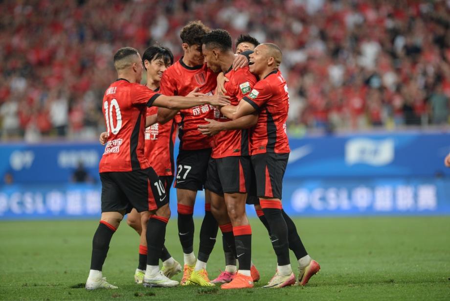 中超-茹萨制胜球 蓉城1-0胜泰山领跑积分榜